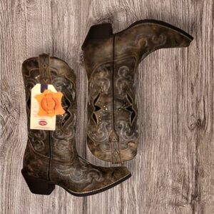 LAREDO BOOTS Womens Lucretia Studded Snip Toe Boots Mid Calf Mid Heel 2.5 inches